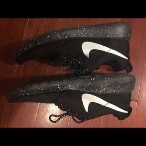 Black nike shoes